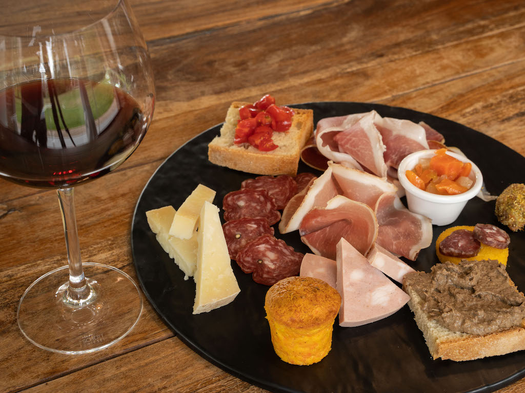 Hier ist ein idealer Urlaub in der Toskana mit Wein und Essen